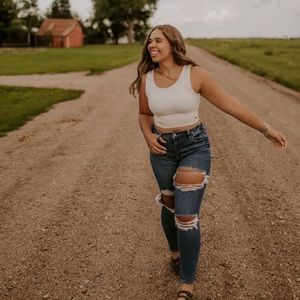 Meet your Posher, Avery